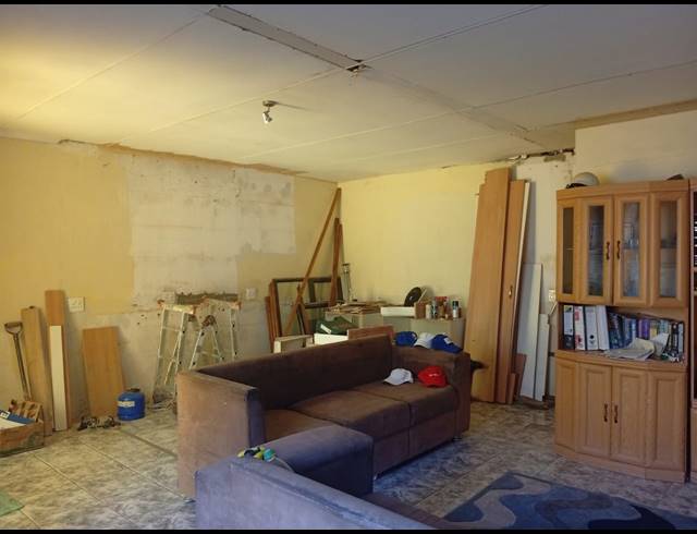 4 BEDROOM HOUSE FOR SALE IN UITENHAGE CENTRAL